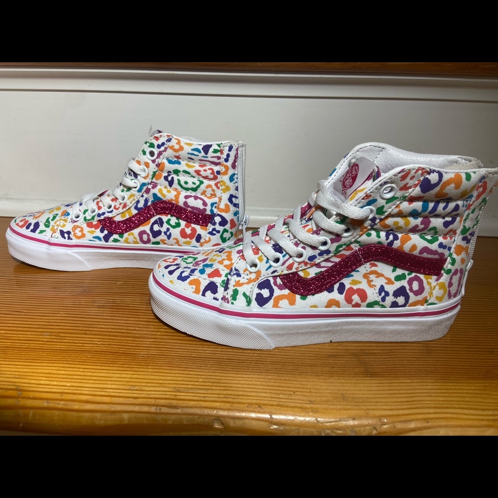 Vans SK8-Hi Top lace up zip sneaker. Little Girl, size 13. Never worn, no box.
